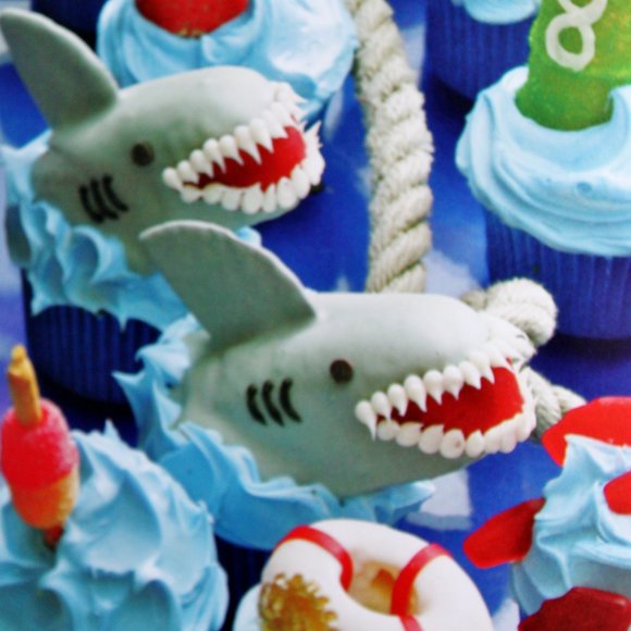 Hello, Cupcake! Coobook Irresistible Decorating Anyone Can Make Birthday Holiday - Picture 4 of 9